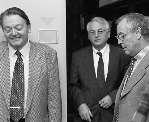 Besuch des DGB-Bundesvorstandes im Archiv der sozialen Demokratie (hier: im Magazin der Bibliothek) anl&auml;sslich der &Uuml;bergabe der Bibliothek des DGB-Bundesvorstandes an die Friedrich-Ebert-Stiftung, 1995