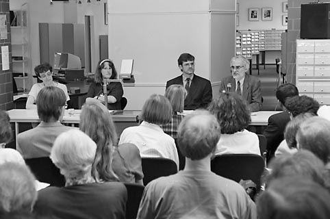 Workshop der Bibliothek zur Katalogkonversion, Juni 1995, Podium v. r.: R&uuml;diger Zimmermann, Hermann R&ouml;sch, Annette Euskirchen, Anneliese B&auml;rhausen